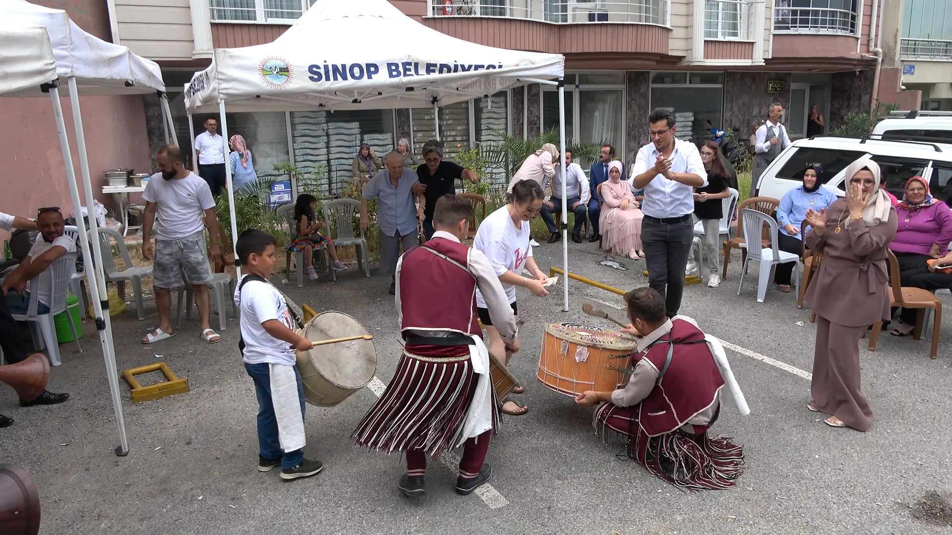Nişan Törenlerinde Coşkulu Ritim